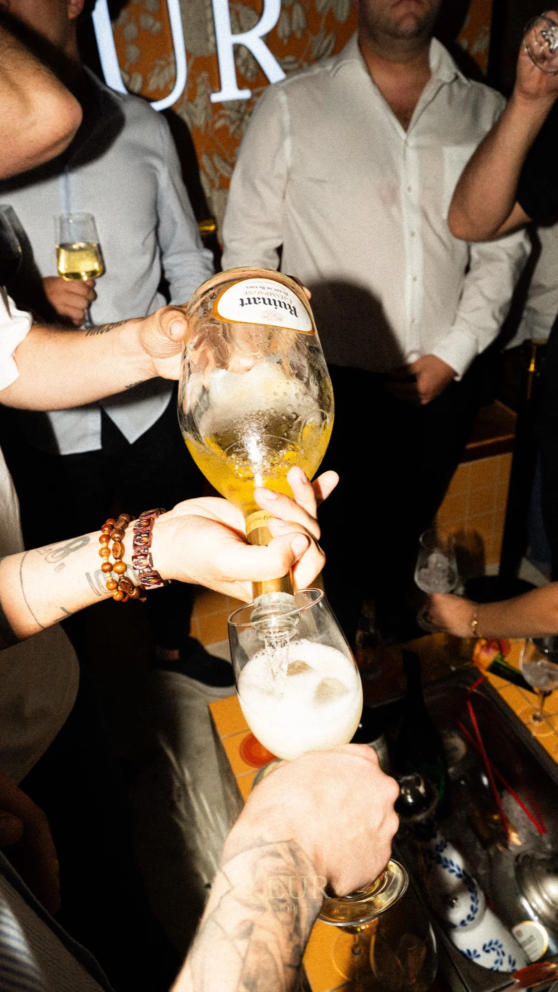 Fleur Club — Gast-Perspektive Bar