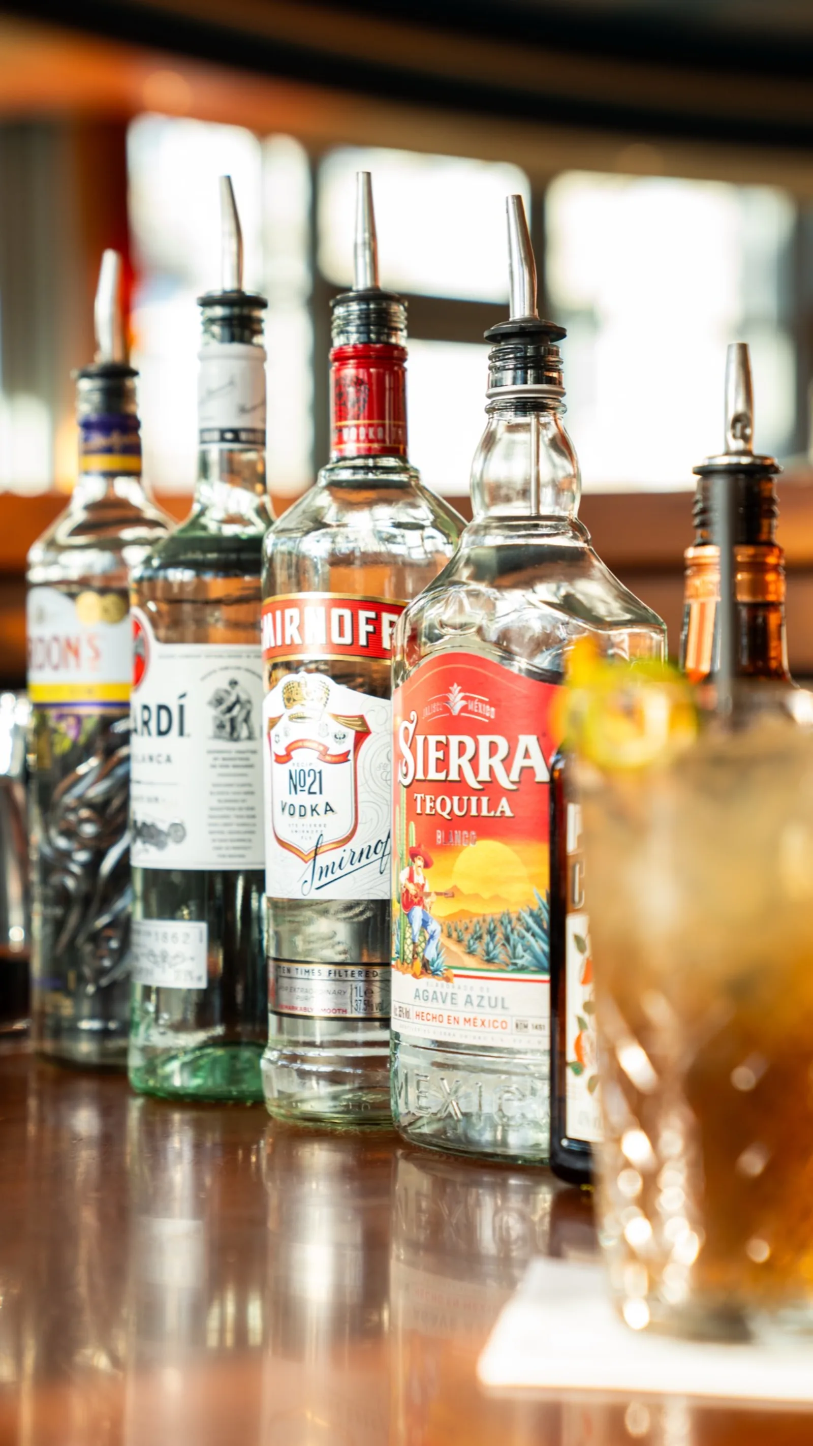 Editorial · Bar-Detail Wallstreet