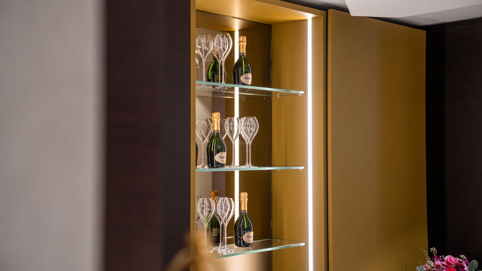 Juwelier Nittel — Champagner-Vitrine im Geschäft